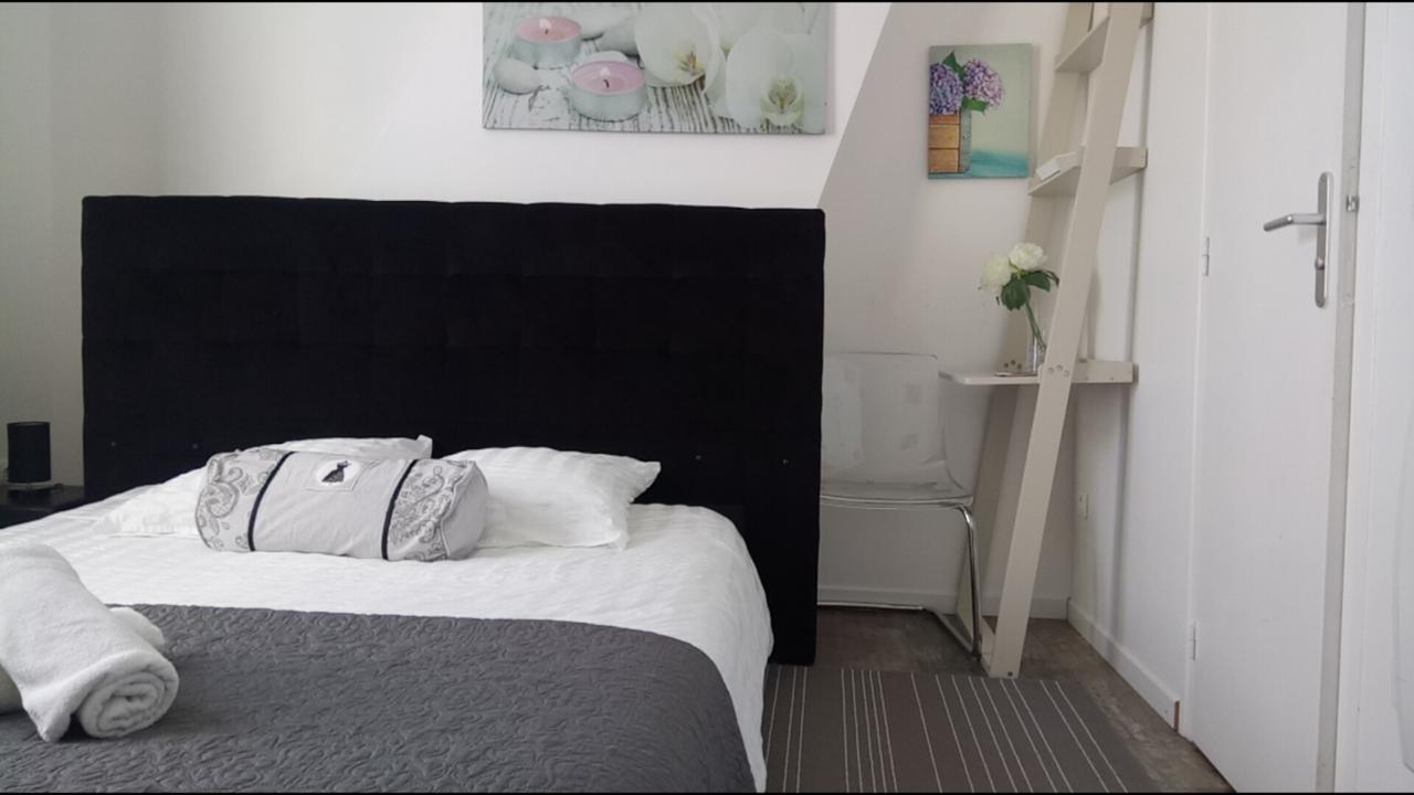 Maison De Ville Bed & Breakfast Magny-en-Vexin Exterior photo